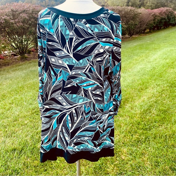 JM Collection Geo Statement Asymmetrical Plus Size Top - Picture 4 of 16